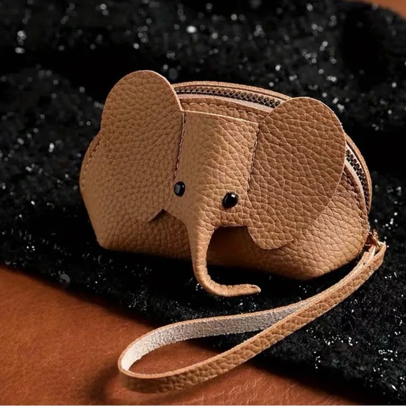 ✨HP✨3-D GREY, BLUE or BLUSH PINK ELEPHANT COIN PURSE WRISTLET - Picture 4 of 10